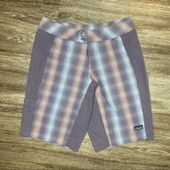 Patagonia Pants - Women’s Patagonia Organic Plaid Shorts - Size 2